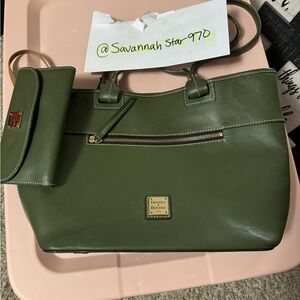 Dooney & Bourke Green Shoulder Bag Sleek Design